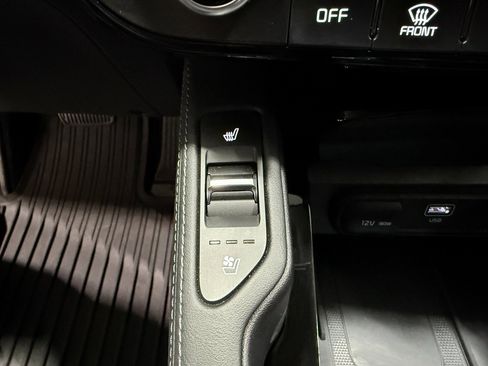 Used 2025 Kia Telluride EX image 16