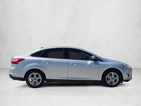 Used 2014 Ford Focus SE FWD image 4