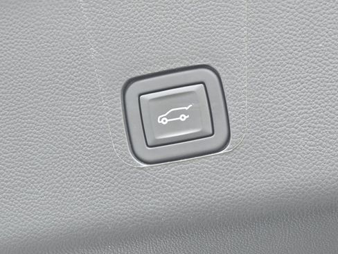 Used 2023 Chevrolet Traverse Premier w/ Redline Edition image 19