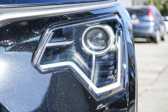 Certified 2025 Kia Niro EX FWD image 5