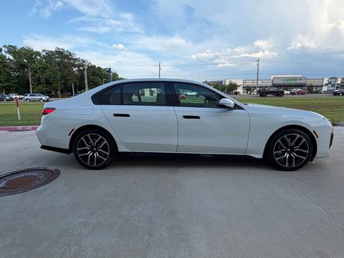 Used 2025 BMW 740i xDrive w/ Premium Package AWD/4WD image 6