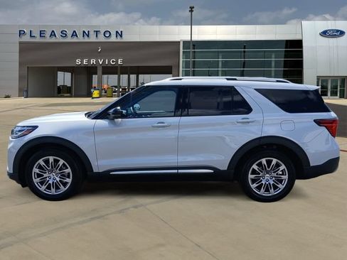 Certified 2026 Ford Explorer Platinum RWD image 2