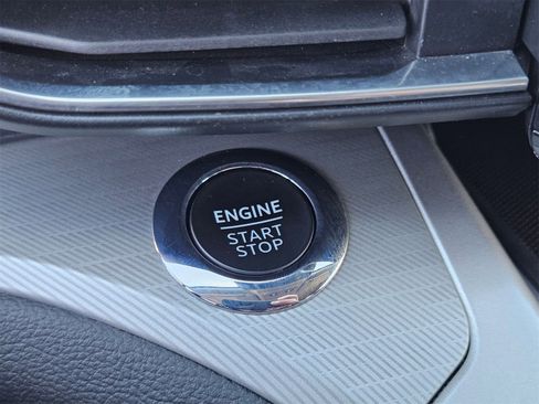 Certified 2022 Ford Explorer XLT w/ Equipment Group 202A image 16