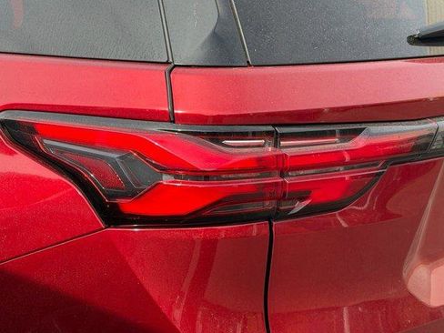 Used 2023 Chevrolet Traverse LT image 7