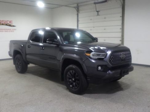 Used 2021 Toyota Tacoma Limited w/ Nightshade Package AWD/4WD image 5