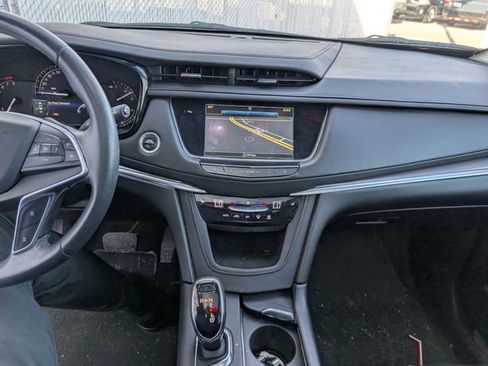 Used 2017 Cadillac XT5 Luxury image 12