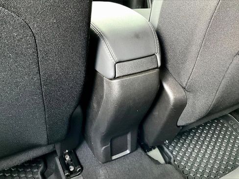 Used 2023 Jeep Renegade Latitude w/ Premium Group image 33