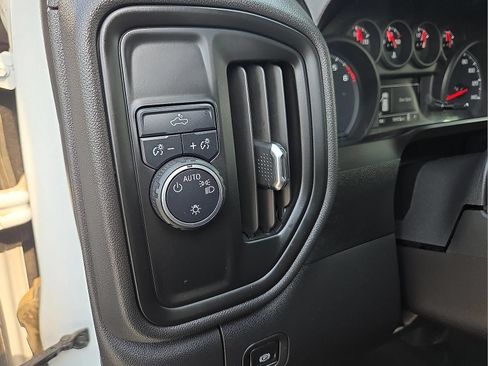 Used 2020 Chevrolet Silverado 1500 Custom w/ Custom Value Package RWD image 11
