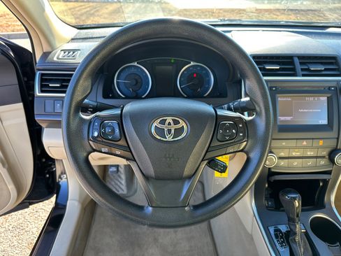 Used 2017 Toyota Camry SE image 23