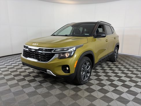Used 2024 Kia Seltos S AWD/4WD image 2