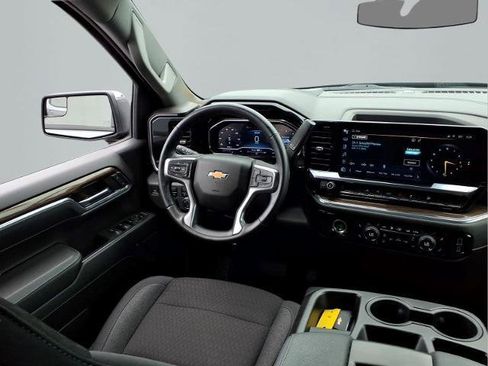 Used 2024 Chevrolet Silverado 1500 LT AWD/4WD image 10