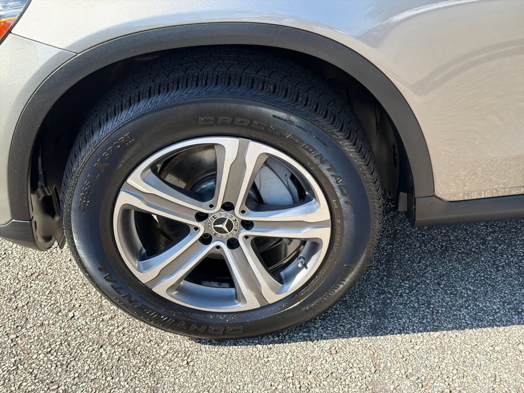 Used 2019 Mercedes-Benz GLC 300 4MATIC w/ Multimedia Package image 11