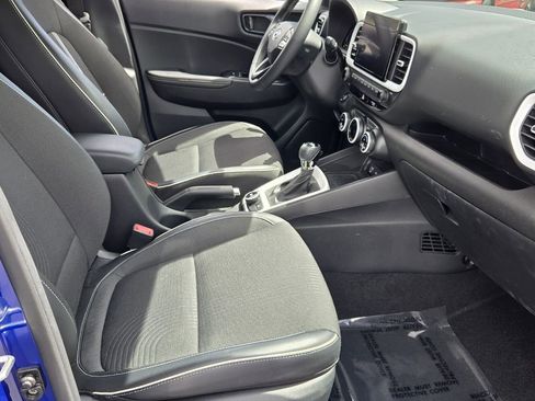 Used 2023 Hyundai Venue Limited image 16