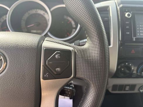 Used 2014 Toyota Tacoma PreRunner image 31