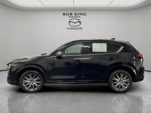 Used 2025 Chevrolet Traverse RS FWD image 2