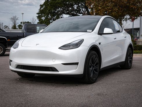 Used 2024 Tesla Model Y Long Range image 6