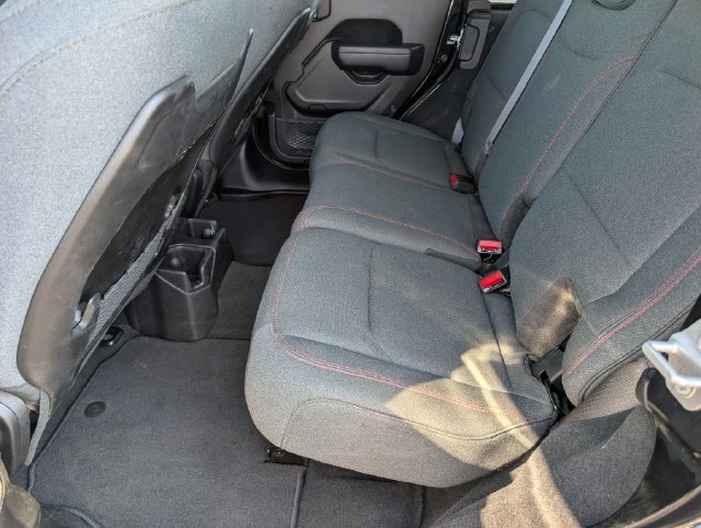 Used 2025 Jeep Wrangler Unlimited Rubicon AWD/4WD image 28