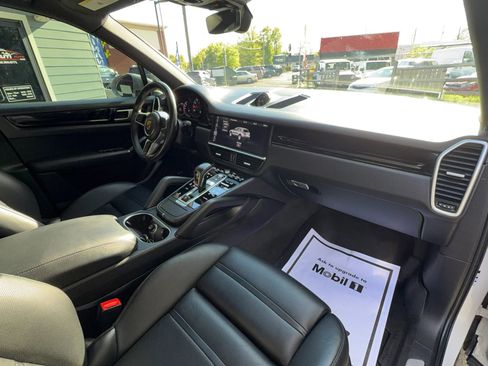 Used 2021 Porsche Cayenne AWD/4WD image 25