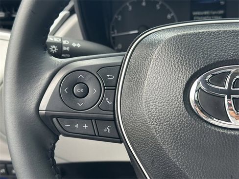 Used 2025 Toyota Corolla Cross LE image 13