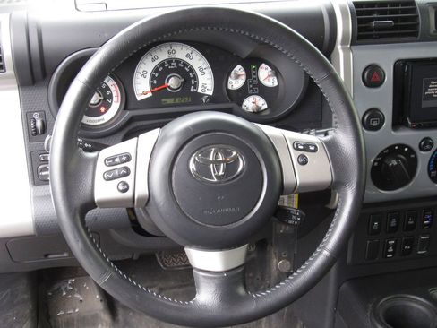 Used 2014 Toyota FJ Cruiser 4WD w/ Upgrade Package image 18