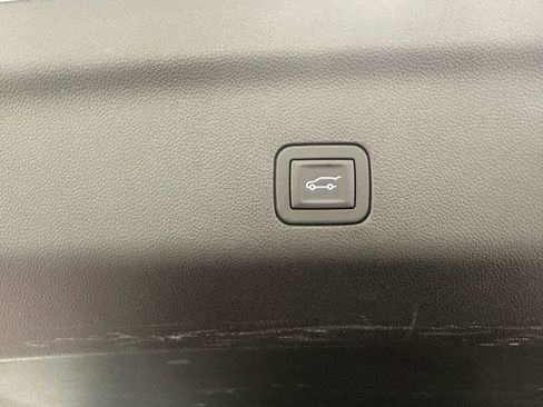 Used 2025 Chevrolet Tahoe LT AWD/4WD image 10