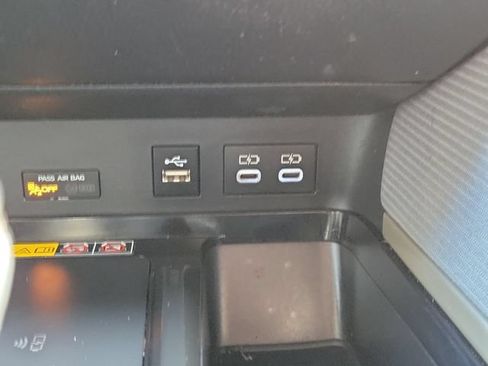 Used 2025 Toyota Camry SE w/ Convenience Package FWD image 32
