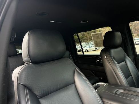 Used 2022 GMC Yukon XL SLE w/ Gmc Pro Safety Plus Package image 32