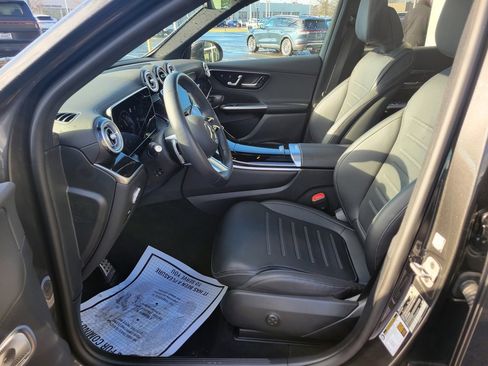 Used 2025 Mercedes-Benz GLC 300 4MATIC image 4