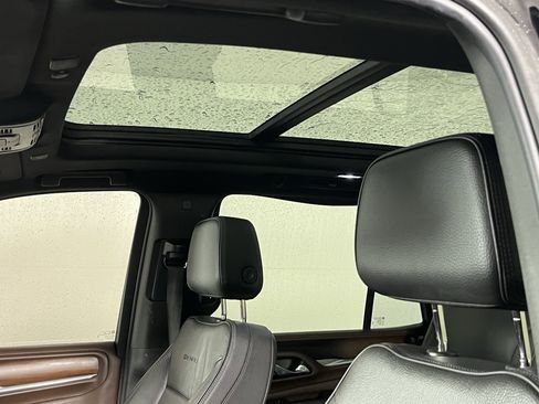 Used 2021 GMC Yukon Denali w/ Denali Premium Package image 18