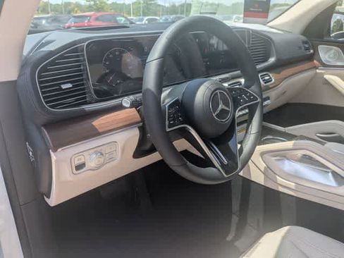 Used 2025 Mercedes-Benz GLE 350 4MATIC image 9