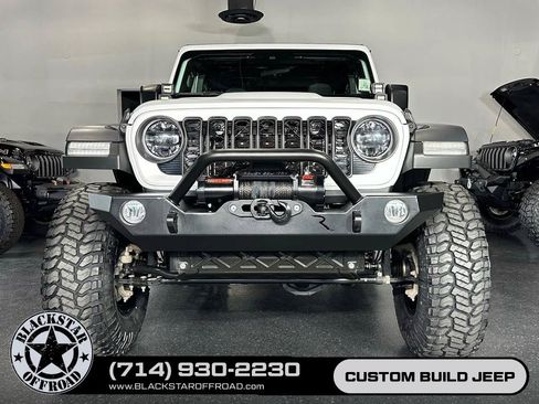 Used 2024 Jeep Wrangler Unlimited Rubicon w/ Convenience Group AWD/4WD image 3