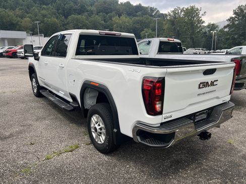 New 2026 GMC Sierra 2500 SLE w/ LPO, GMC Protection Package AWD/4WD image 5