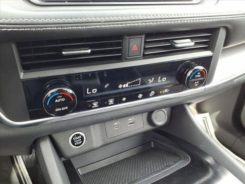 Certified 2023 Nissan Rogue SV image 27