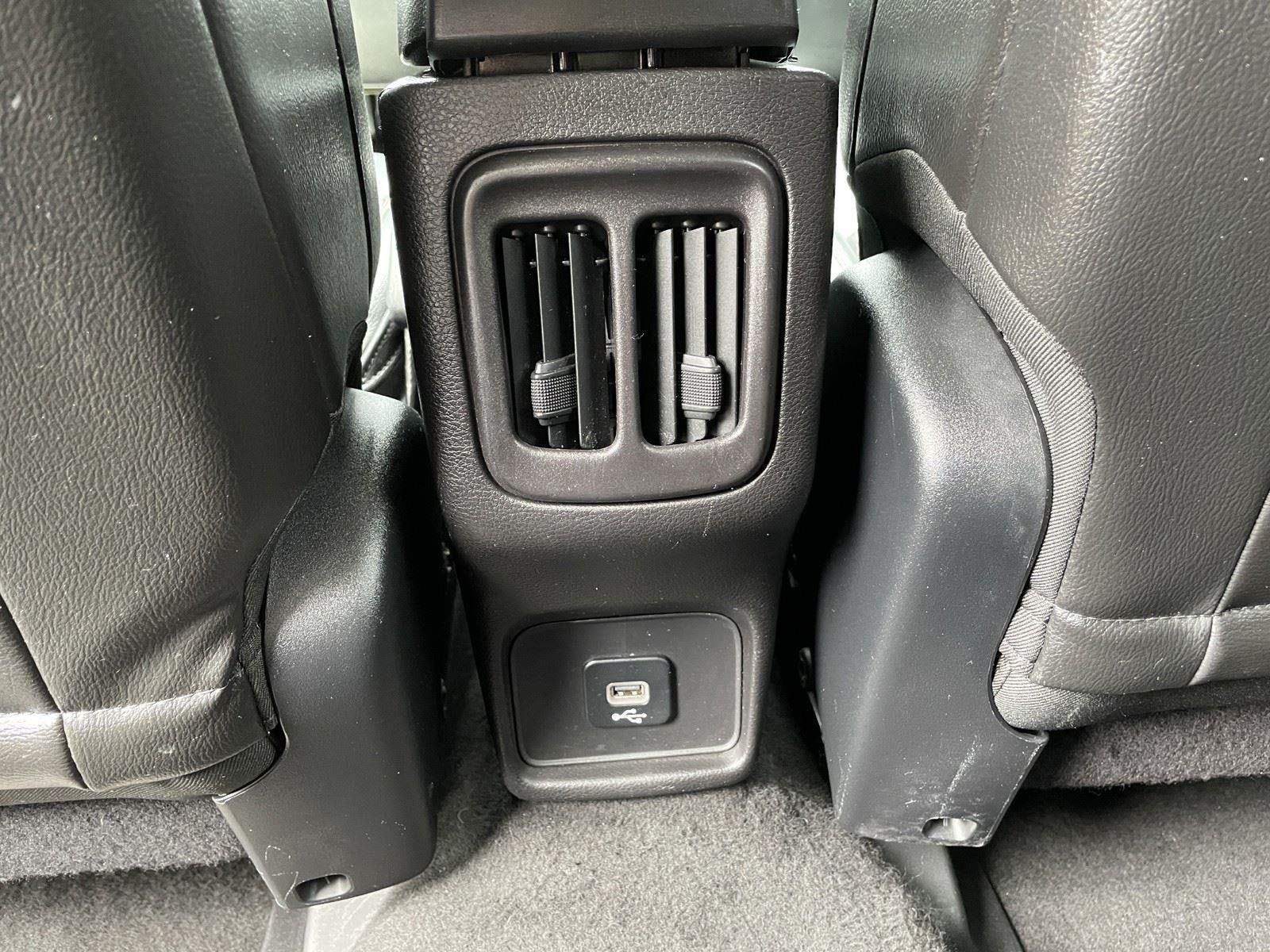 Used 2018 Jeep Compass Latitude FWD image 38