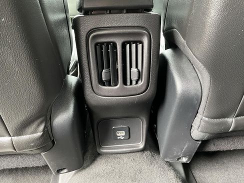 Used 2018 Jeep Compass Latitude FWD image 38