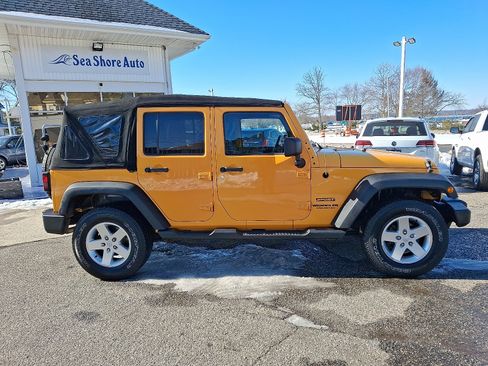 Used 2013 Jeep Wrangler Unlimited Sport AWD/4WD image 7