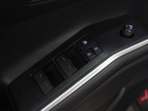 Used 2021 Toyota Highlander XLE image 23