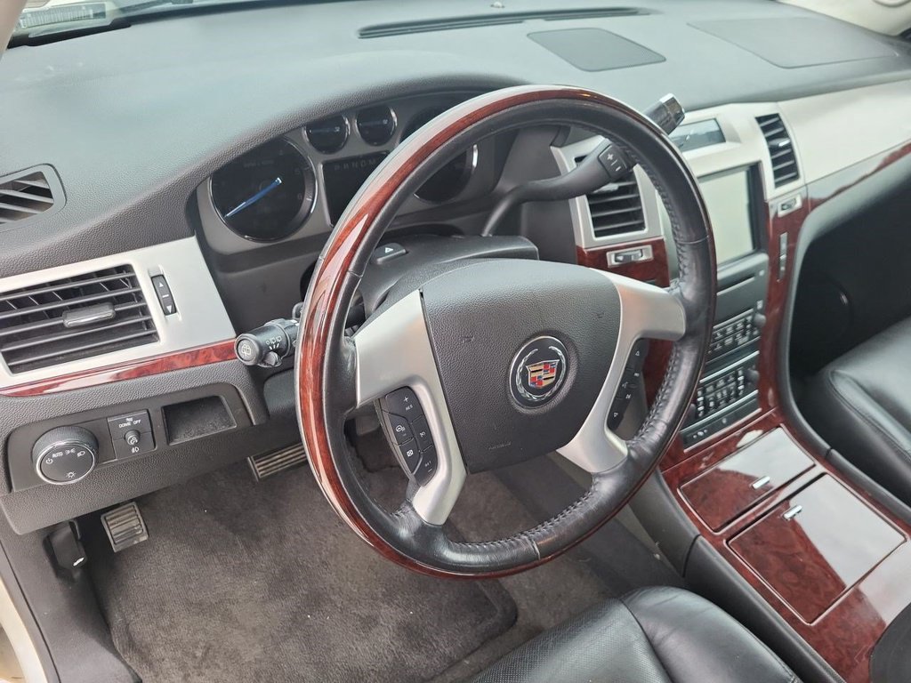 Used 2008 Cadillac Escalade AWD image 16