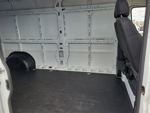 Used 2025 RAM ProMaster 2500 w/ Convenience Group image 11