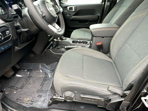 Used 2025 Jeep Wrangler Backcountry image 16