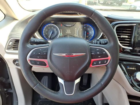 Used 2023 Chrysler Pacifica Limited FWD image 20