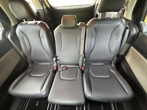Used 2026 Kia Carnival FWD image 41