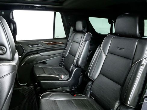 Used 2021 Cadillac Escalade Premium Luxury AWD/4WD image 19