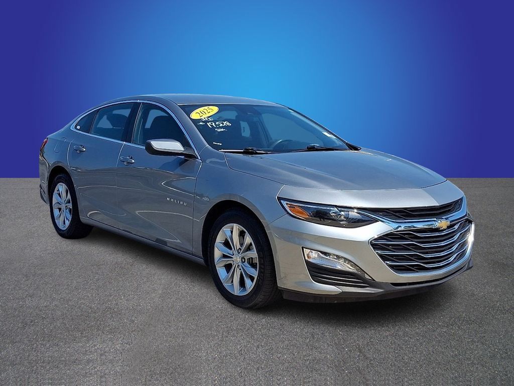Used 2025 Chevrolet Malibu LT FWD image 3