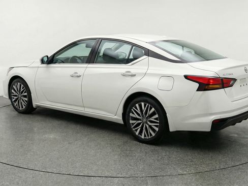Used 2025 Nissan Altima 2.5 SV image 6