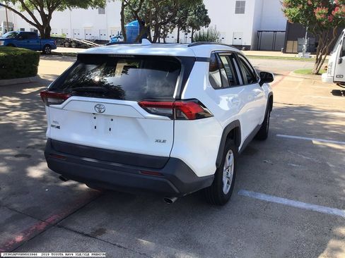 Used 2019 Toyota RAV4 XLE FWD image 4