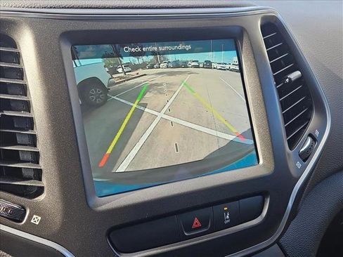 Used 2022 Jeep Cherokee Trailhawk image 13