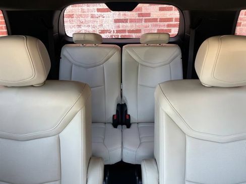 Used 2023 Cadillac XT6 Sport w/ Technology Package AWD/4WD image 36