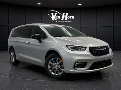 New 2026 Chrysler Pacifica Limited w/ Trailer Tow Group