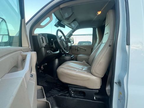 Used 2021 Chevrolet Express 3500 w/ Driver Convenience Package RWD image 27